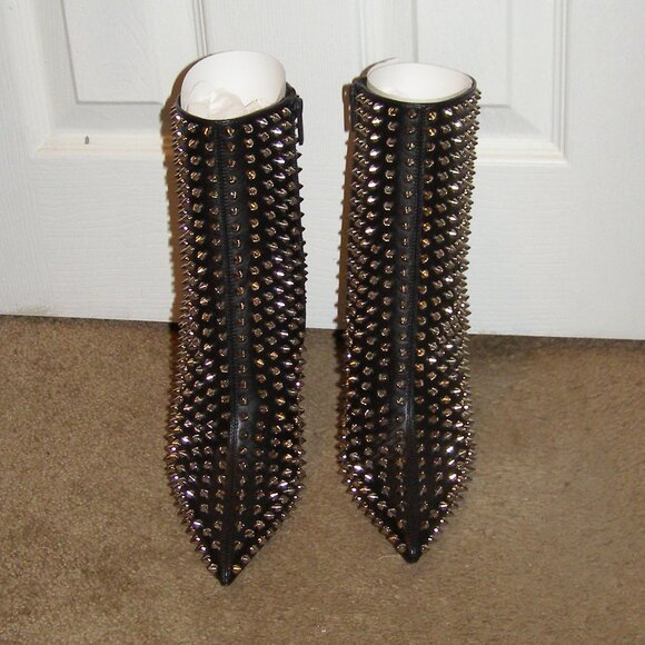 NEW 39.5 Christian Louboutin Condora Spiked Boots - Picture 9 of 13